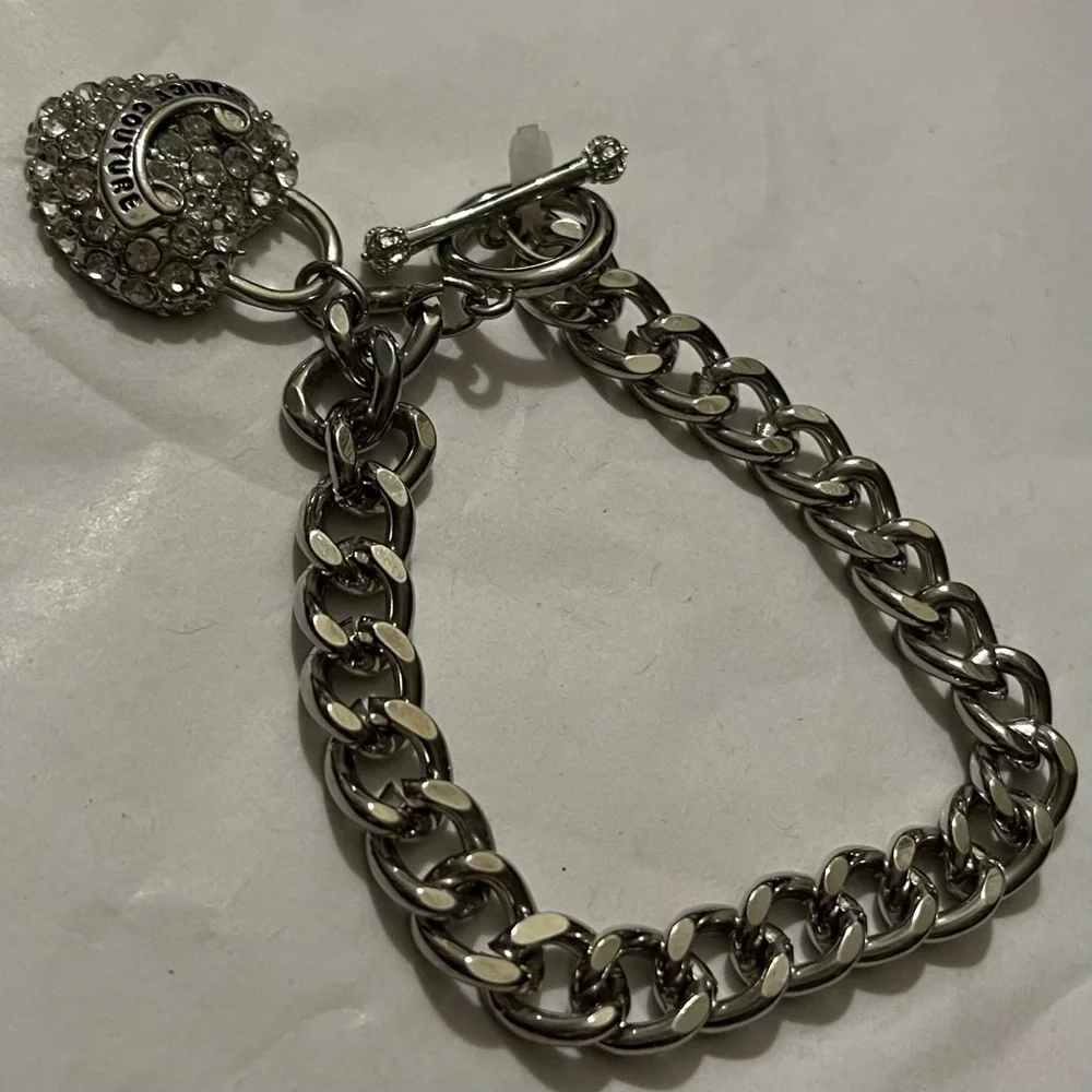 Juicy Couture Silver Chain Bracelet With Crystal Heart Charm - Picture 13 of 14